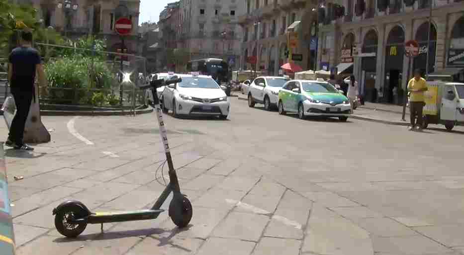 Monopattini a Milano, stop del Tar per il ricorso di una società esclusa dal bando