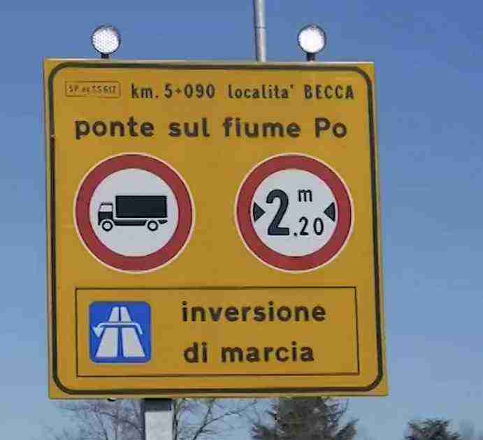 Ponte Becca, identificato l’autista che ha divelto il container. Poma: situazione grottesca