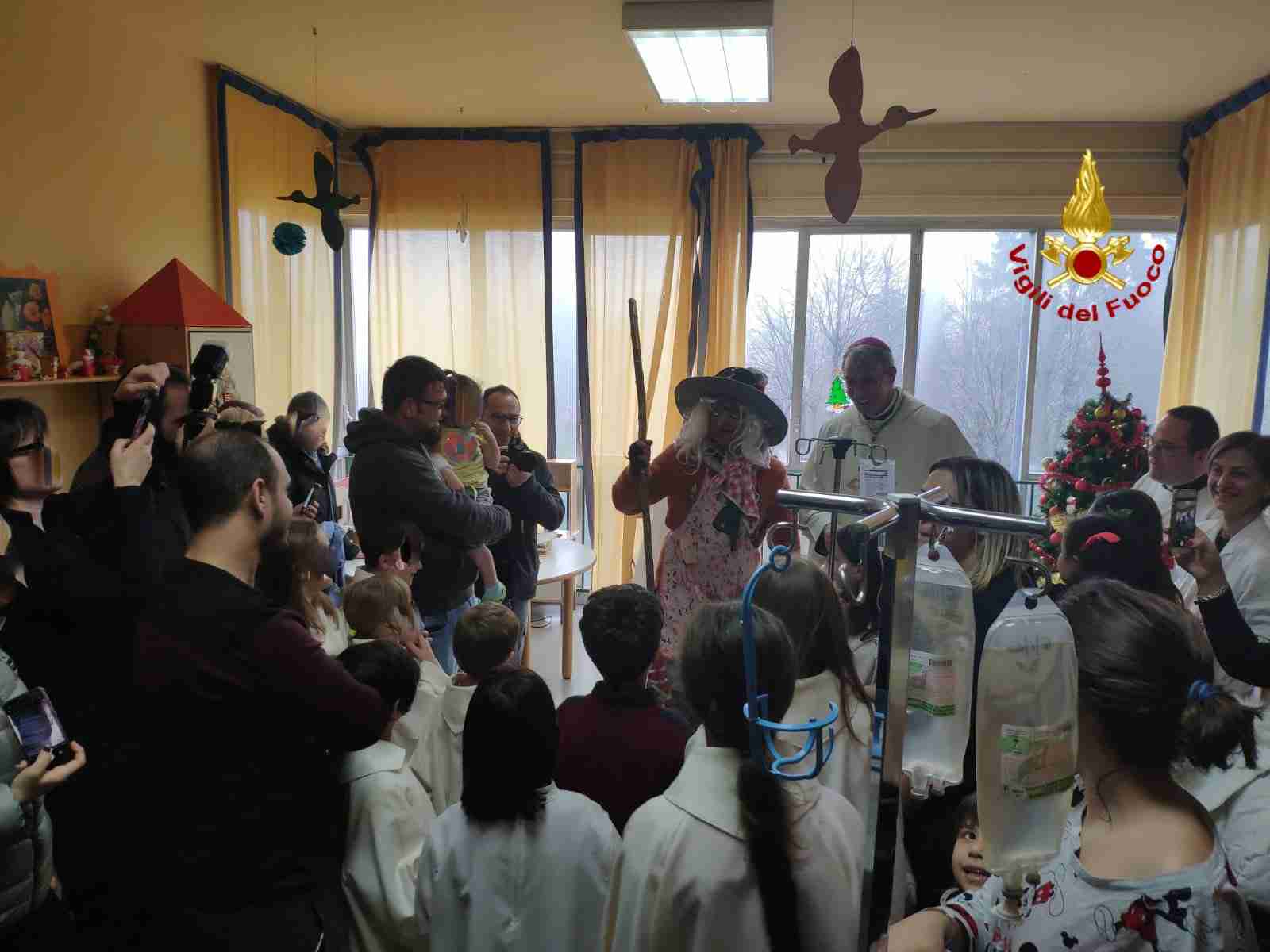 San Matteo, una Befana “speciale” per i pazienti della Pediatria
