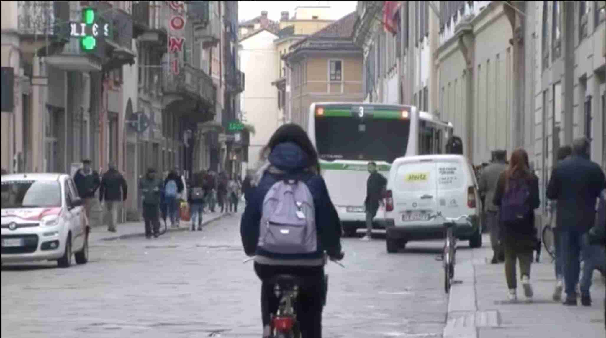 Pavia, cade l’ipotesi di pedonalizzare completamente Strada Nuova
