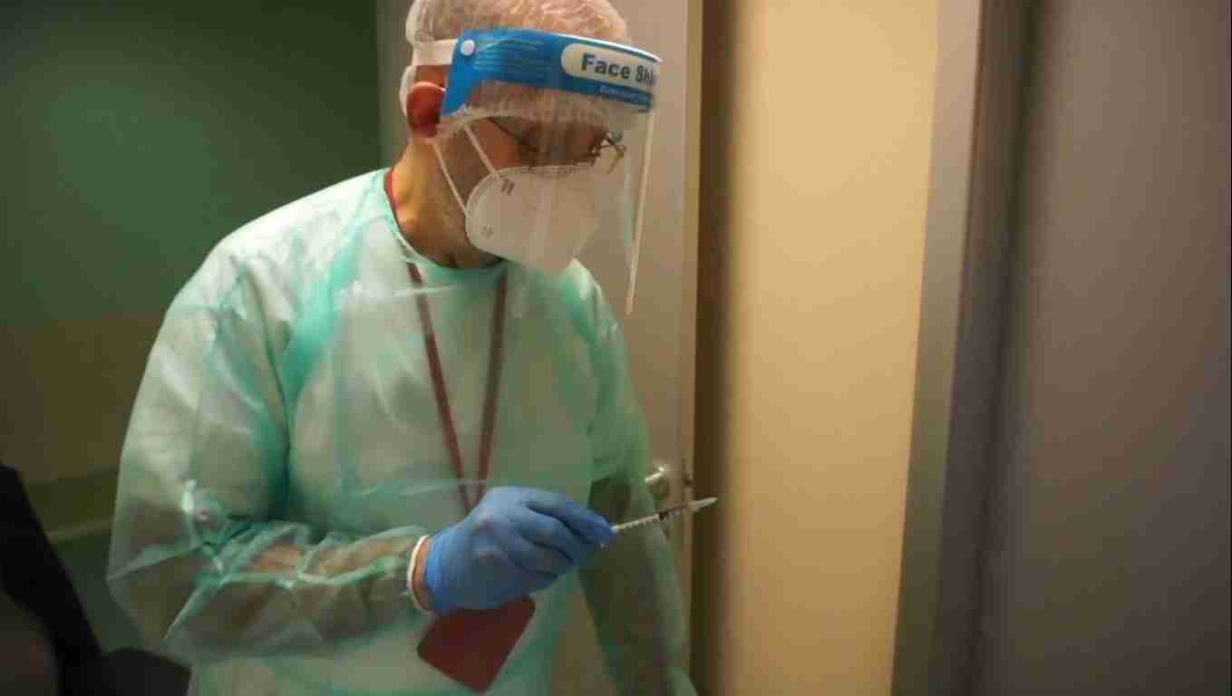 Vaccini, Fondazione Gimbe ‘51% dei vaccini a non sanitari’, Regione smentisce