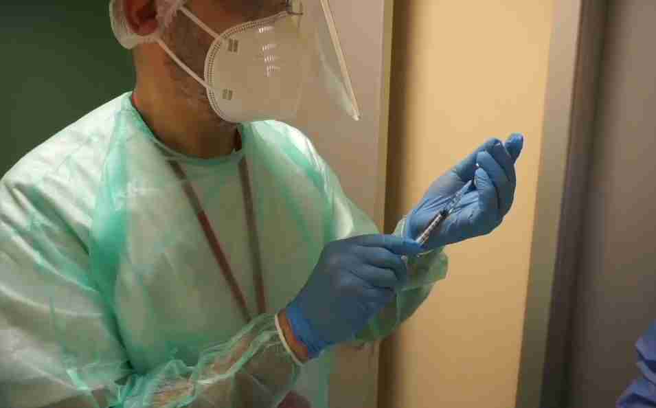 Vaccini, via alla Fase 2 con quasi 350mila prenotazioni
