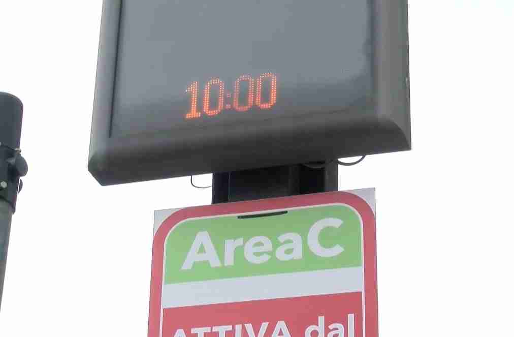 Si raccendono le telecamere di Area C, i milanesi divisi sul provvedimento