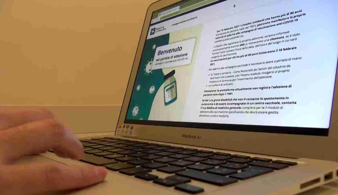 Vaccini, dal Consiglio comunale via libera ai volontari per aiutare gli over80 a prenotare