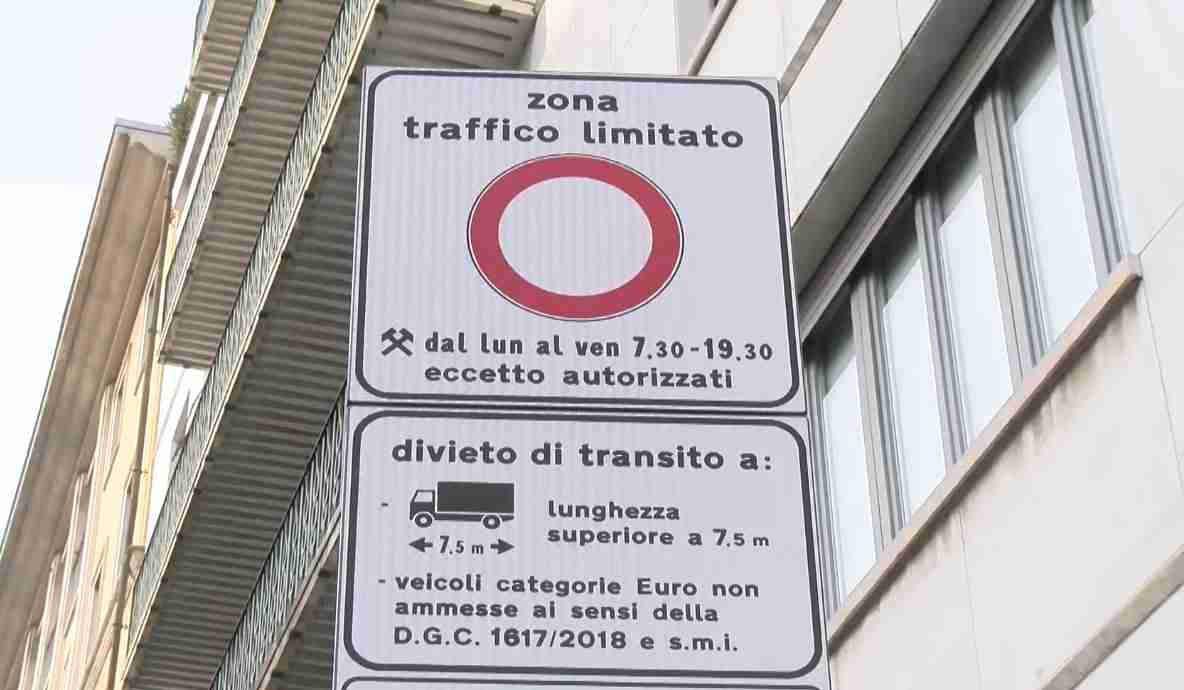 Dal 24 febbraio si riaccende Area C, protestano le opposizioni e il commercio