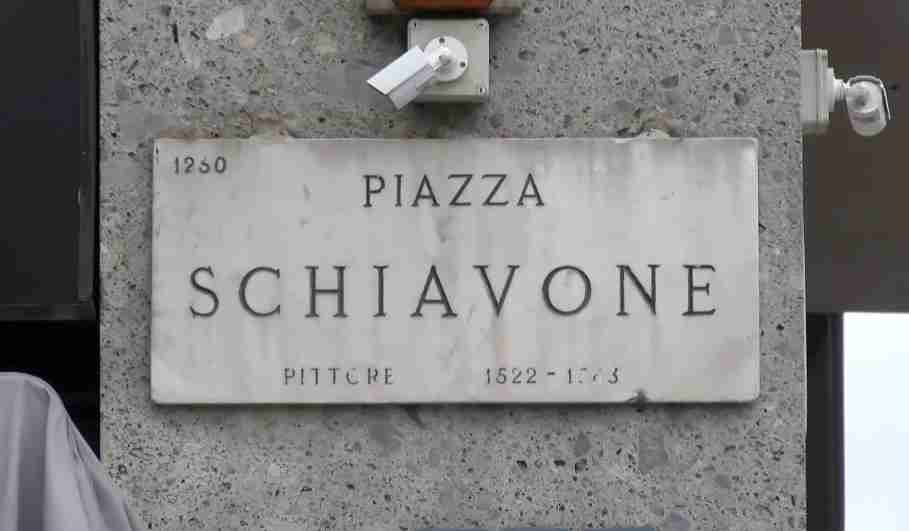 Alla Bovisa rinasce piazza Schiavone, nuovo verde, percorsi pedonali e giochi inclusivi