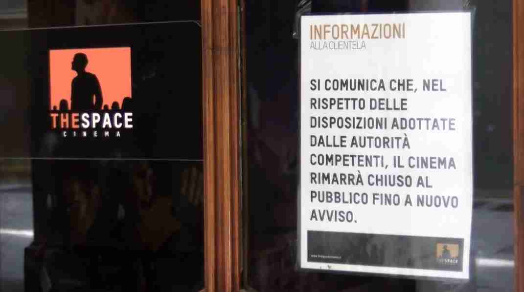 Il Cinema Odeon dimezza le sale, saranno nuovi negozi di lusso