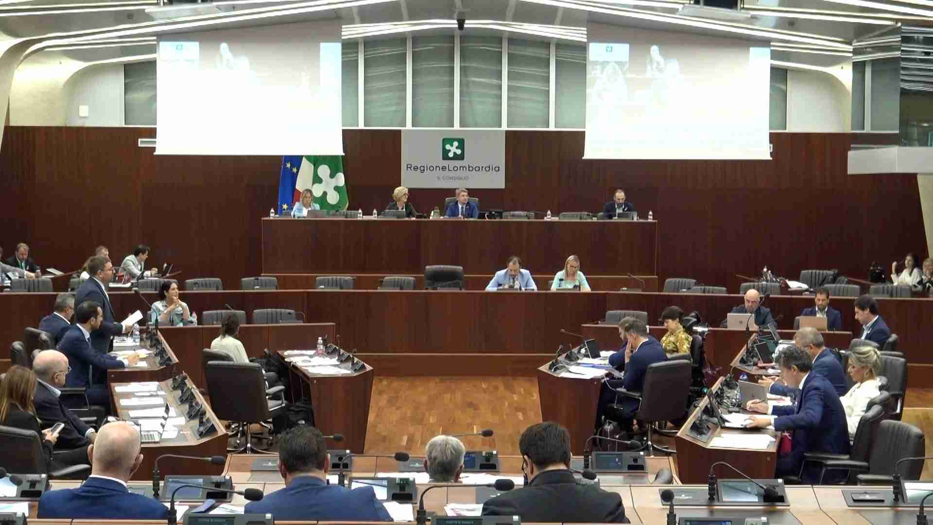 Regione, rinviato il dibattito sull’immigrazione: protestano le opposizioni