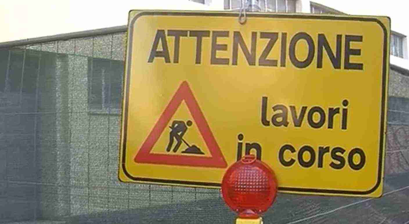 Al via la fase due del rifacimento della Carducci: inizia lo smaltimento delle parti esterne