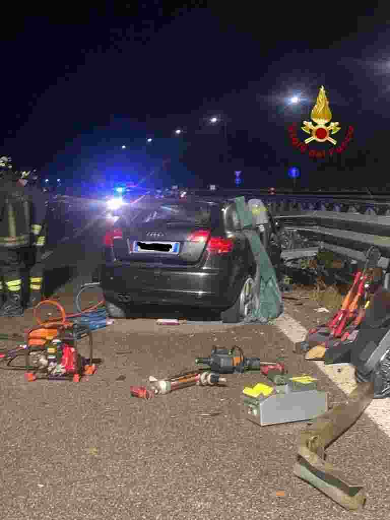 Incidente mortale sulla superstrada per Malpensa. La vittima è un 22enne