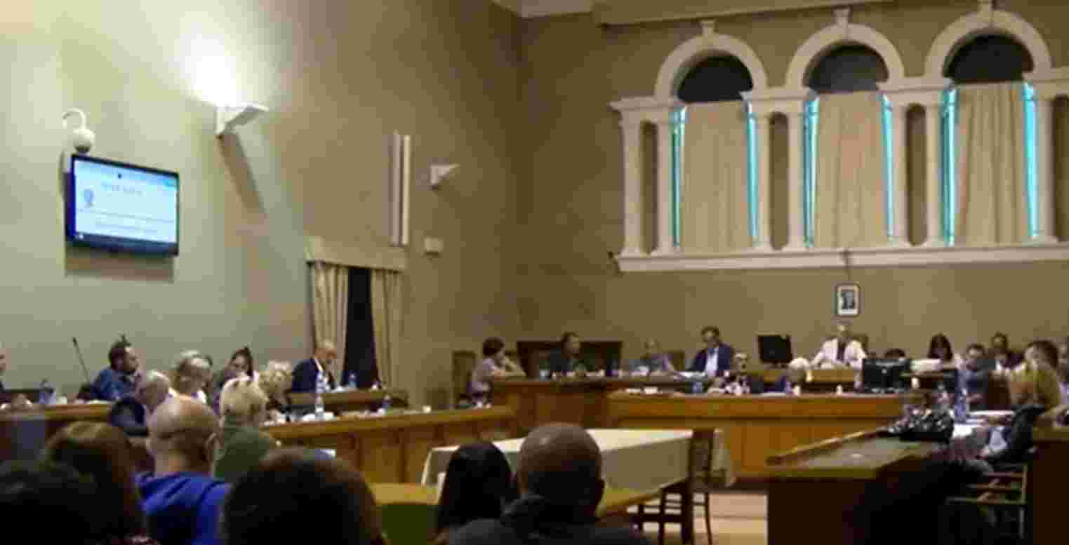 Vigevano, dibattito sul bilancio 2024-2026. L’opposizione contesta i costi dell’IMU