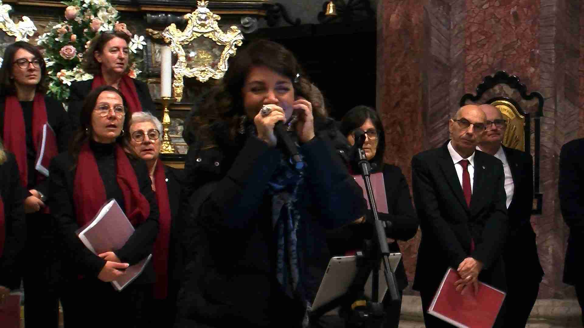 San Giorgio, i canti di Natale con Cristina D’Avena per i 50 anni del parroco