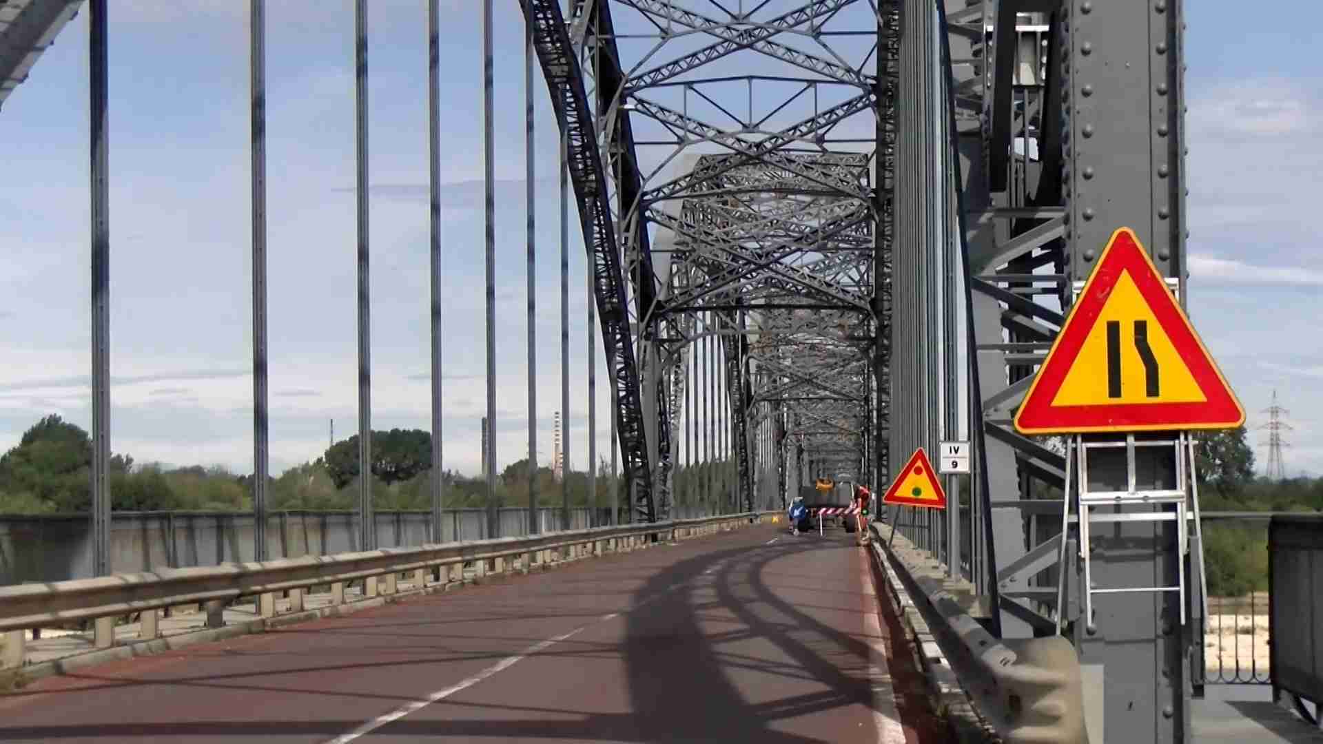 Mezzana Bigli, collaudi con il laser per ultimare i lavori: il ponte chiude per tre notti