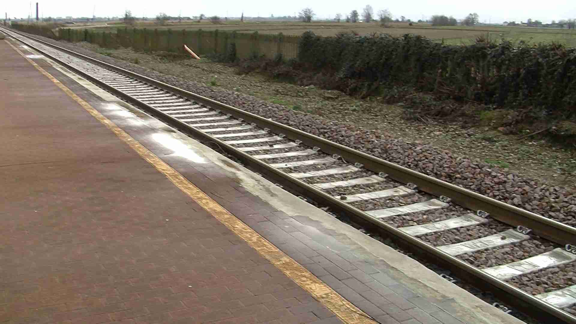 Nicorvo, anziano travolto da un treno mentre passeggiava sui binari