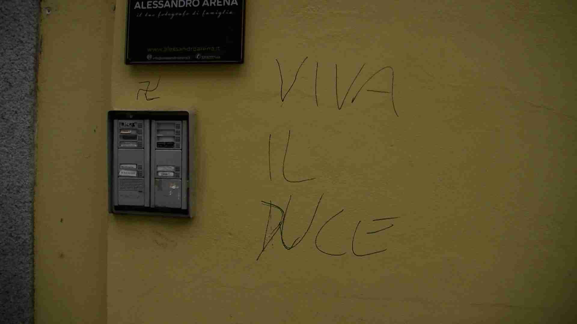 Vigevano, ancora danni nella sede di Rifondazione comunista: disegnata una svastica