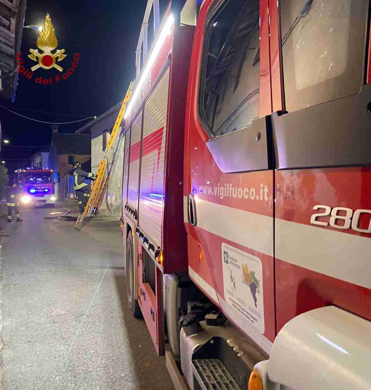 Ottobiano, incendio in un’abitazione: vigili del fuoco al lavoro per ore