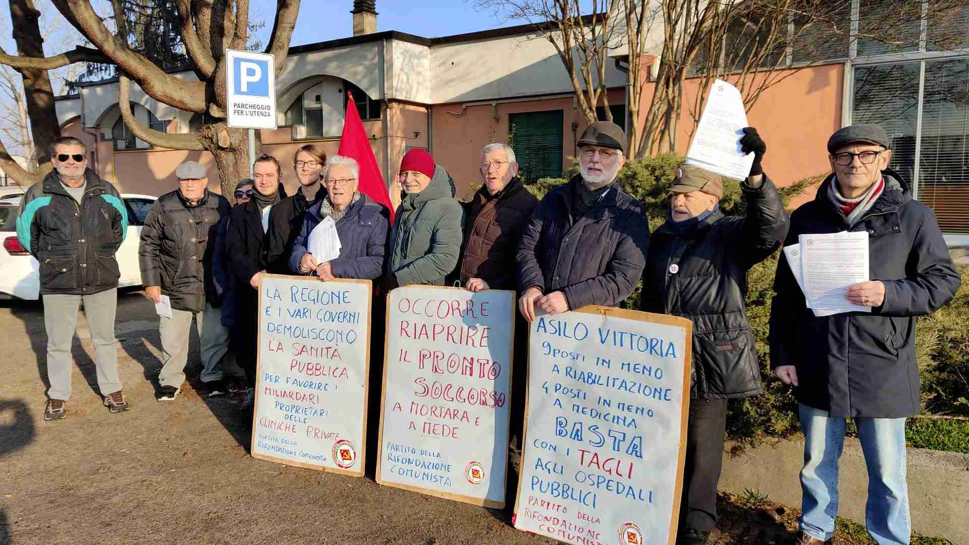 Mortara, presidio di Rifondazione comunista contro i tagli all’ospedale