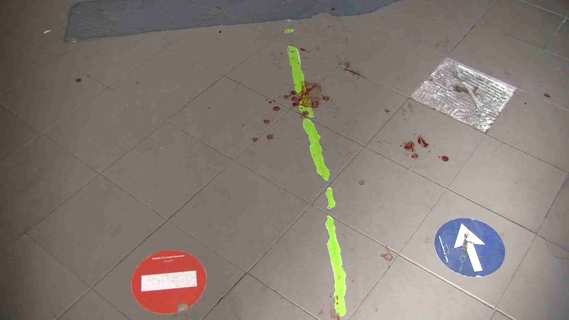 Mortara, una lite in stazione finisce in scazzottata: sangue a terra