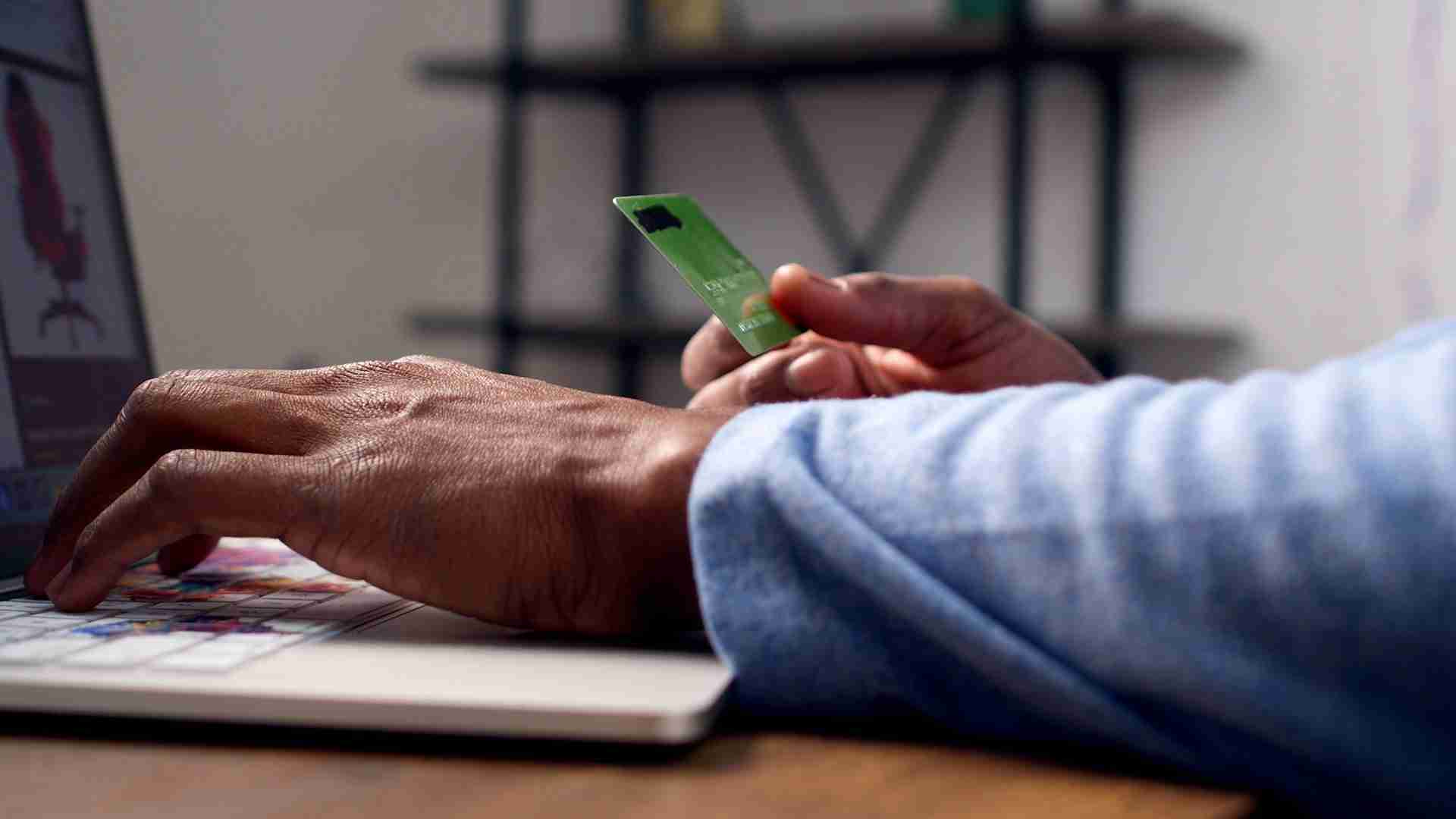Lombardia, è boom di truffe online: casi in aumento del 20% nel 2023