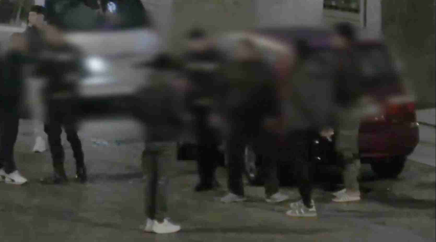 Vigevano, cinque denunciati per la rissa in centro di domenica. Indaga la polizia locale