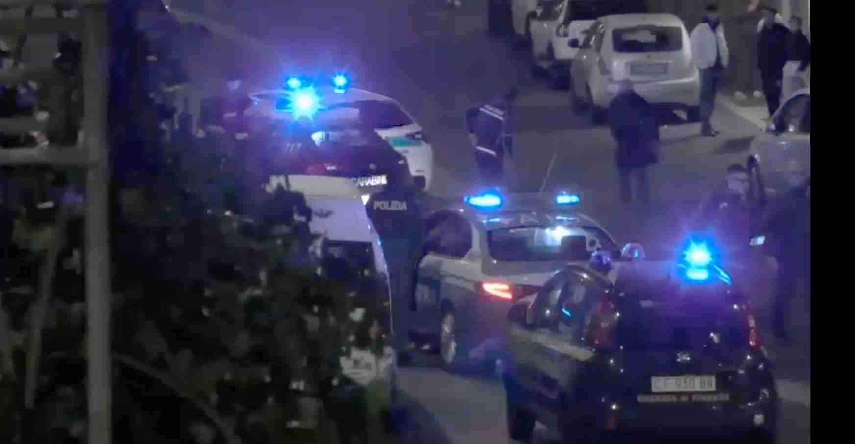 Vigevano, altra rissa tra giovani nel centro storico: spuntano anche un martello e un coltello