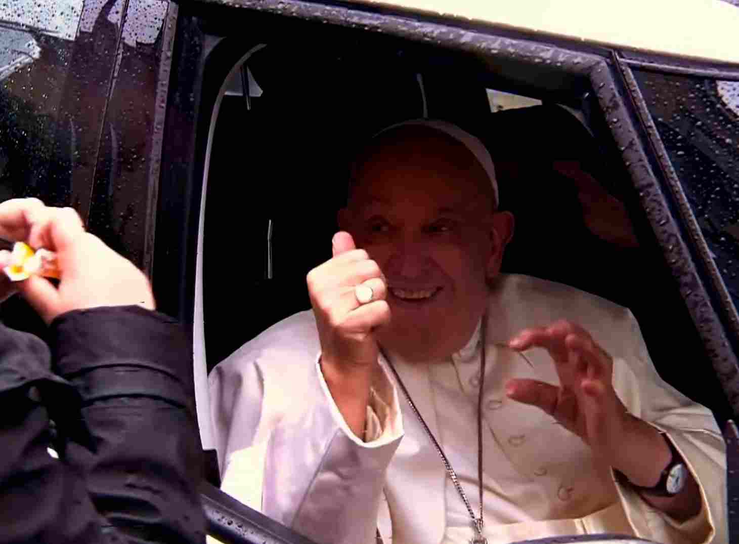 Gli auguri di buon compleanno a Papa Francesco dai detenuti di San Vittore