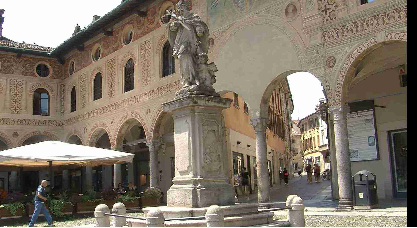 Vigevano, il Commercio chiude il 7 gennaio. Poca affluenza in piazza
