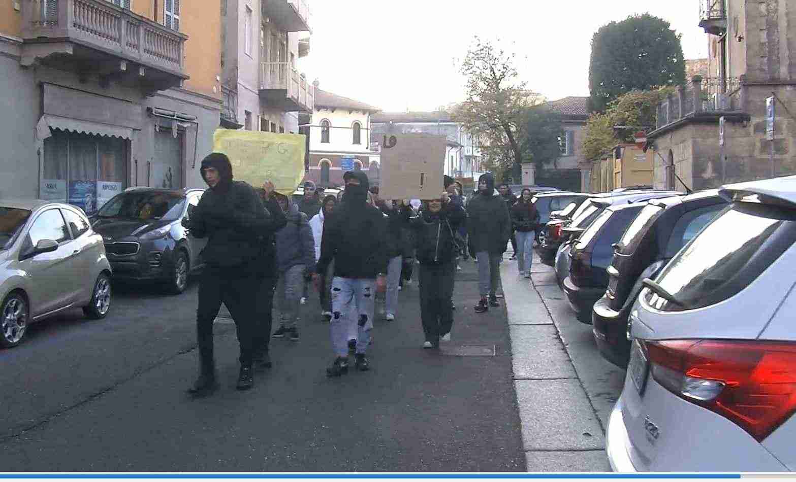 Vigevano: Caramuel, Roncalli e Castoldi scendono in piazza per chiedere la palestra