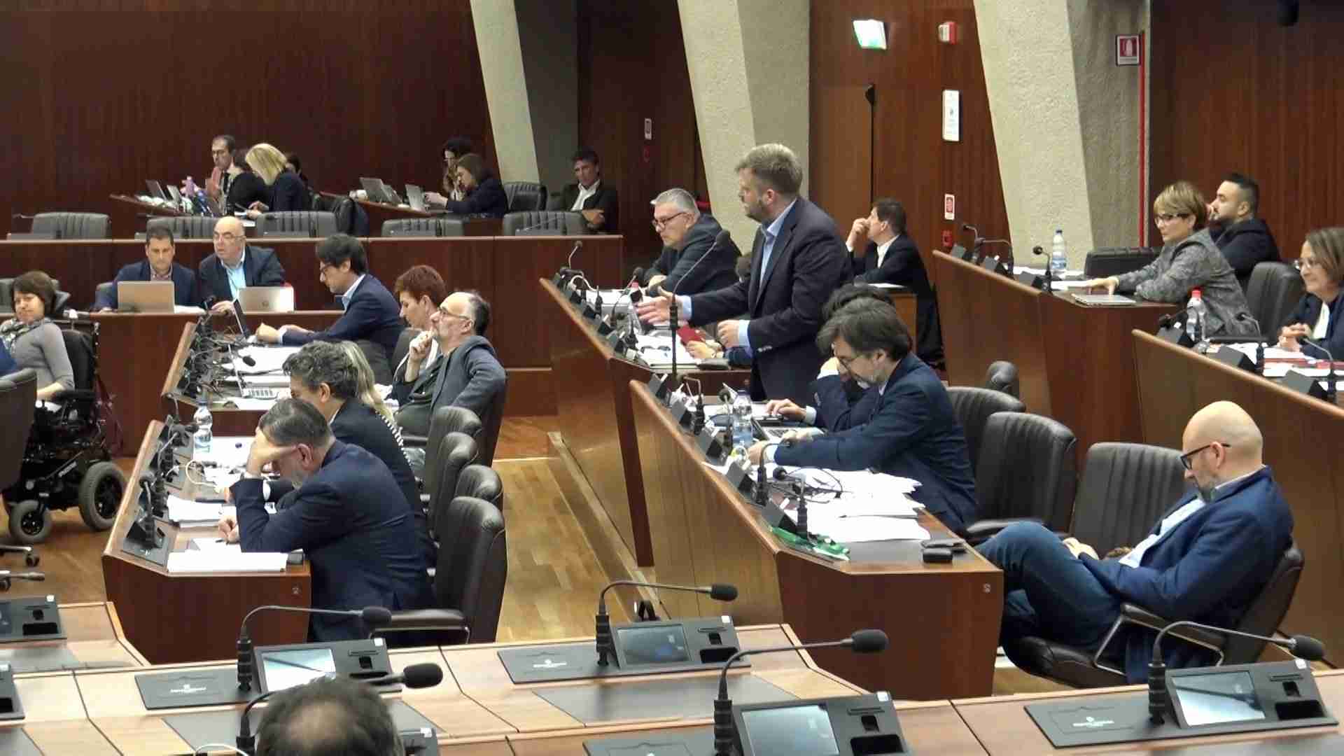 Uscita dall’OMS, centrodestra diviso: il Pd al fianco dell’assessore Bertolaso