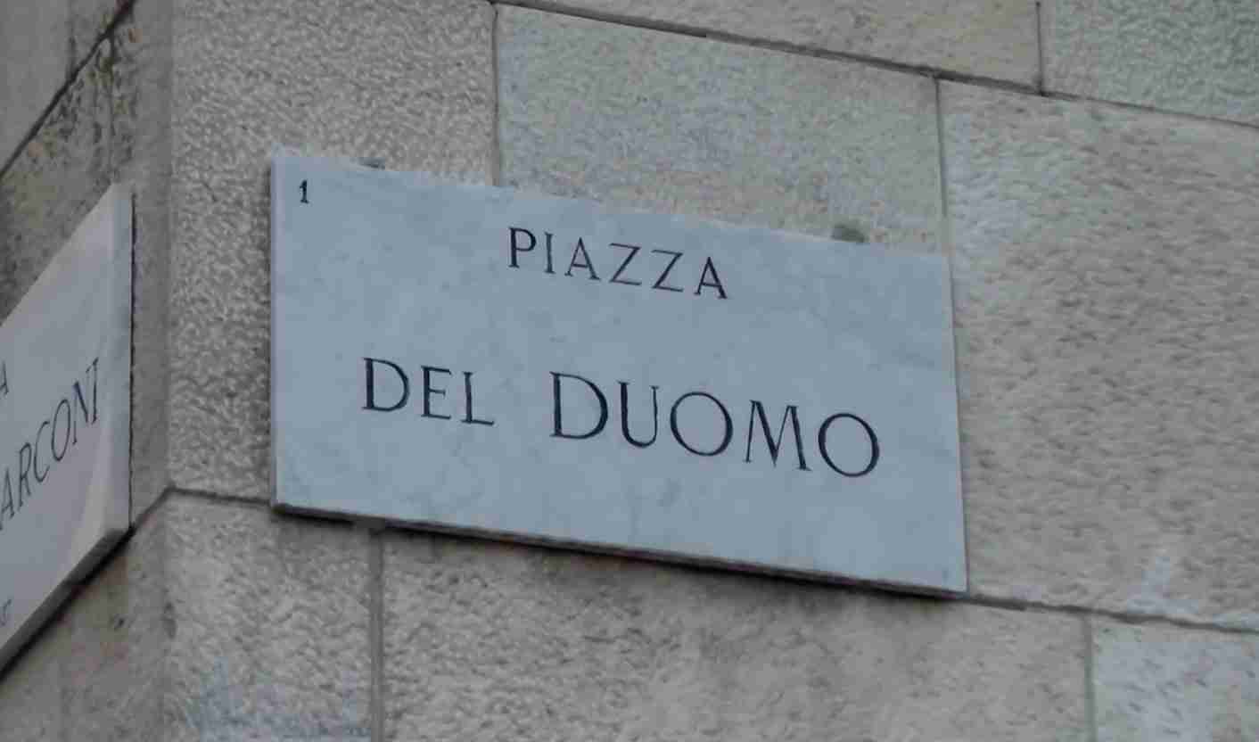 ”Hanno ammazzato un uomo in piazza Duomo”, 16enne di Milano denunciato per procurato allarme