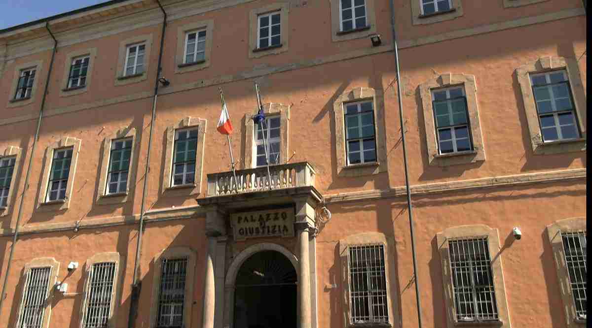 Delitto di Garlasco, la procura vuole allargare l’incidente probatorio alle impronte
