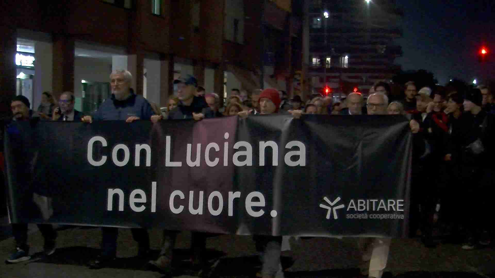 Femminicidio Luciana Ronchi, in centinaia alla camminata di Bruzzano per ricordare la donna