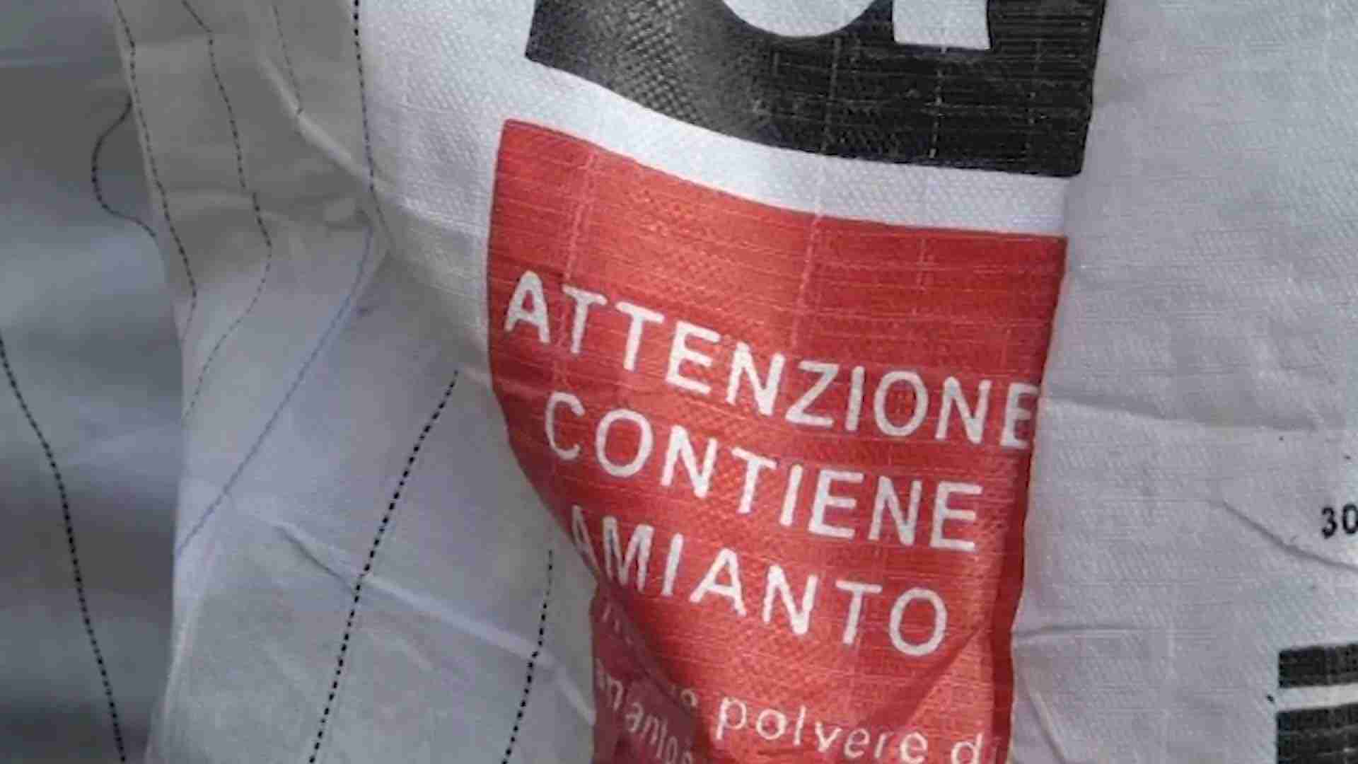 Amianto, la Lombardia lancia il bando per bonificare gli edifici pubblici: ‘Ma manca un censimento’