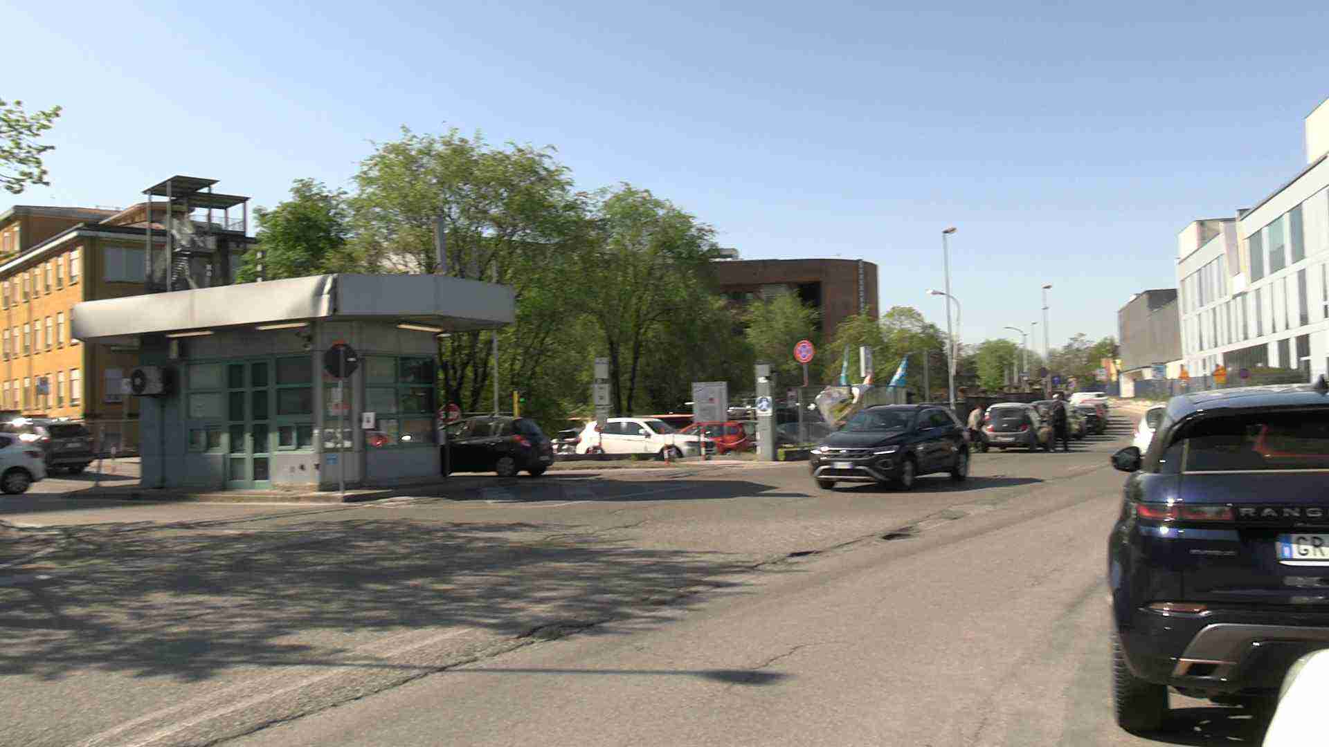 Pavia, caos viabilità al San Matteo: ”E’ necessario un piano straordinario per la sosta”