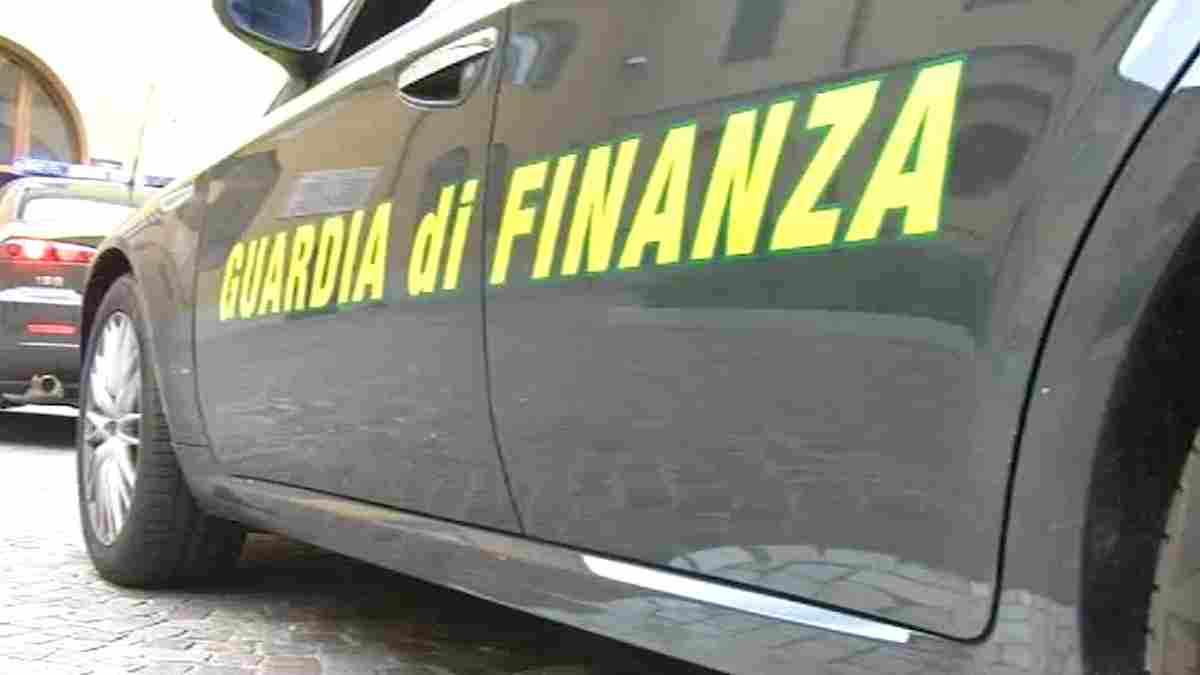Vigevano, la sorella malata le affida i beni da dare per la ricerca sul cancro e lei li rivende: sottratti 120mila euro, indagata per peculato