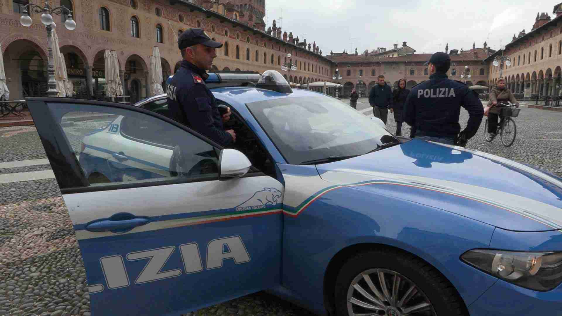Vigevano, discoteca abusiva in periferia: locale sgomberato dalla polizia, indagato il titolare