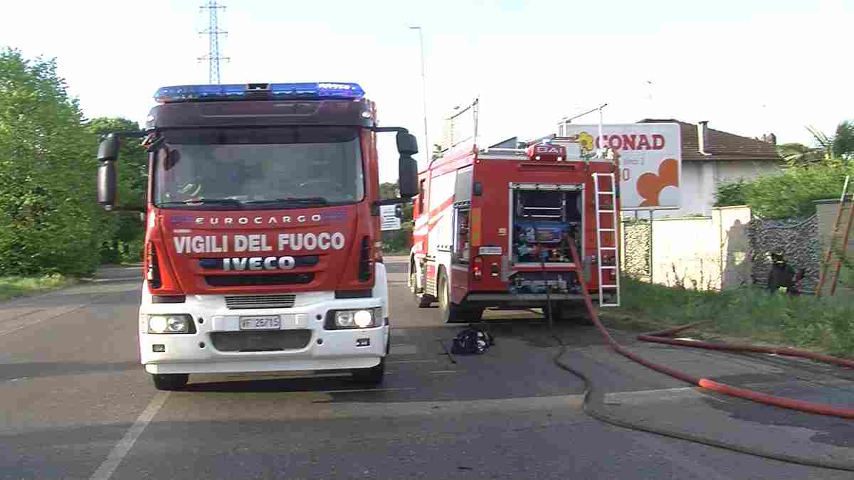 Vigevano, boato prima dell’alba tra viale Artigianato e via Gorizia: esplode una bombola di gas in una villetta, danni contenuti