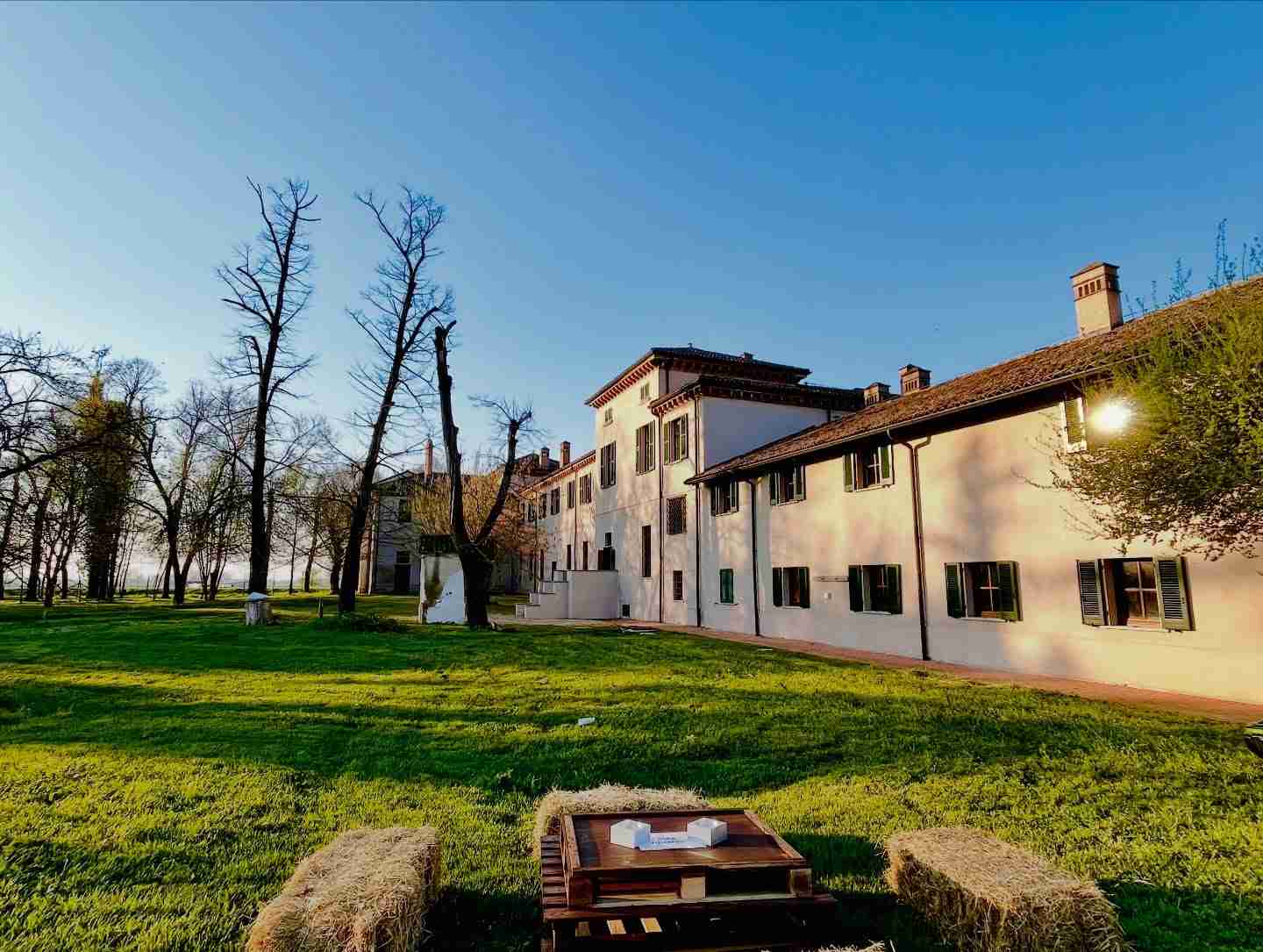Sostenibilità, tradizione e inclusione: la “Cascina delle esperienze” di Stoppa e Moreira