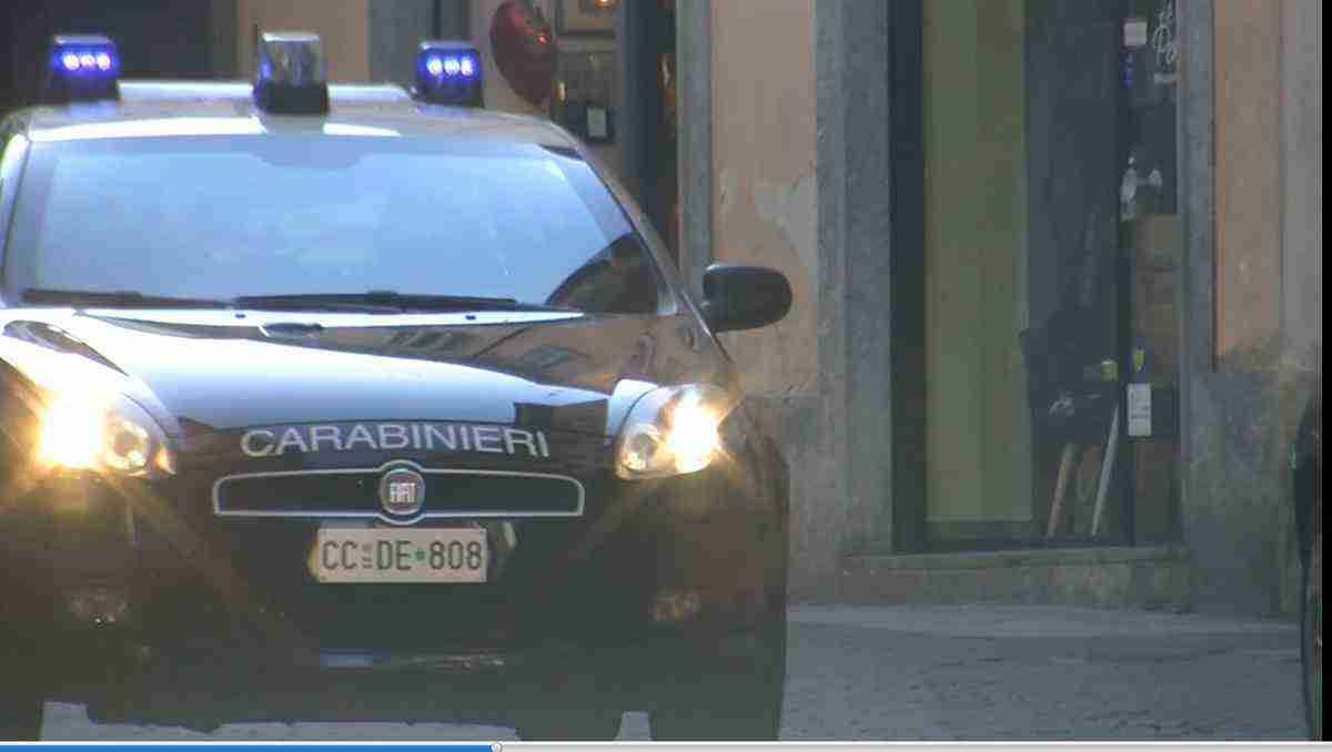 Vigevano, si sono finti broker e le hanno sottratto 35 mila euro: 3 denunciati
