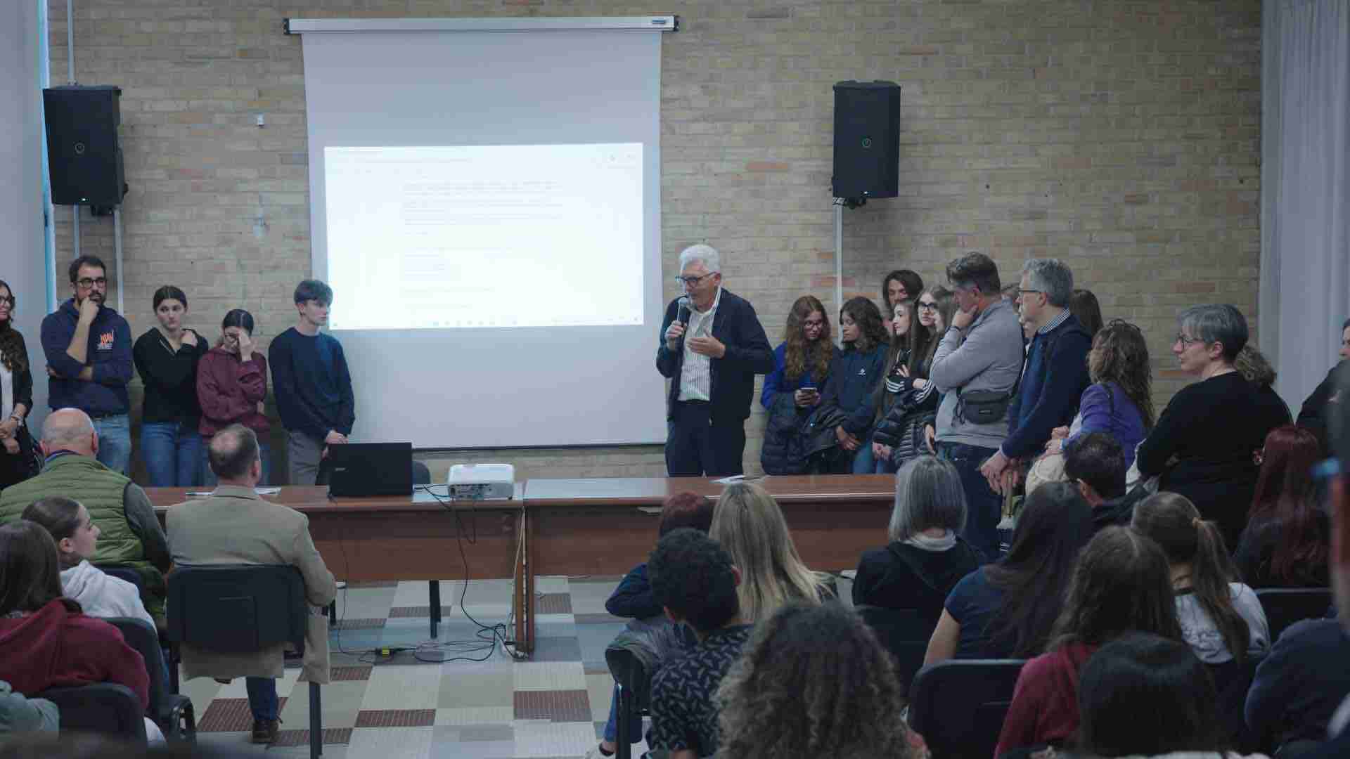 Liceo di Broni, Provincia: ‘Comunque vada a settembre si torna tra i banchi di scuola’