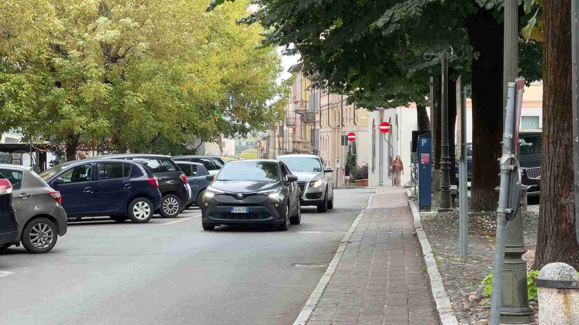Stradella, minacce col coltello a un minorenne: 20enne con la droga in tasca fermato dai carabinieri