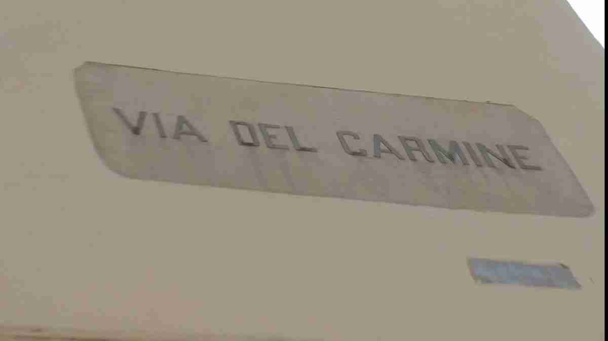 Vigevano, via del Carmine: spaccano il vetro di un auto, scatta l’inseguimento