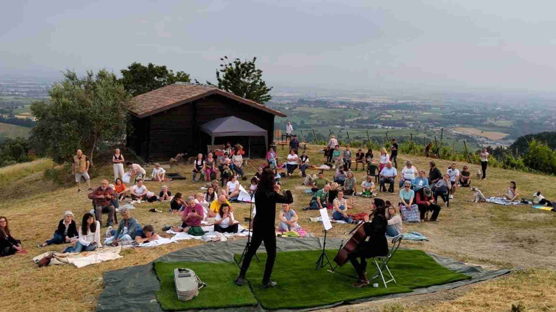 Concerti all’alba e al tramonto in vigna per il solstizio: così Borgo Priolo celebra la nuova estate