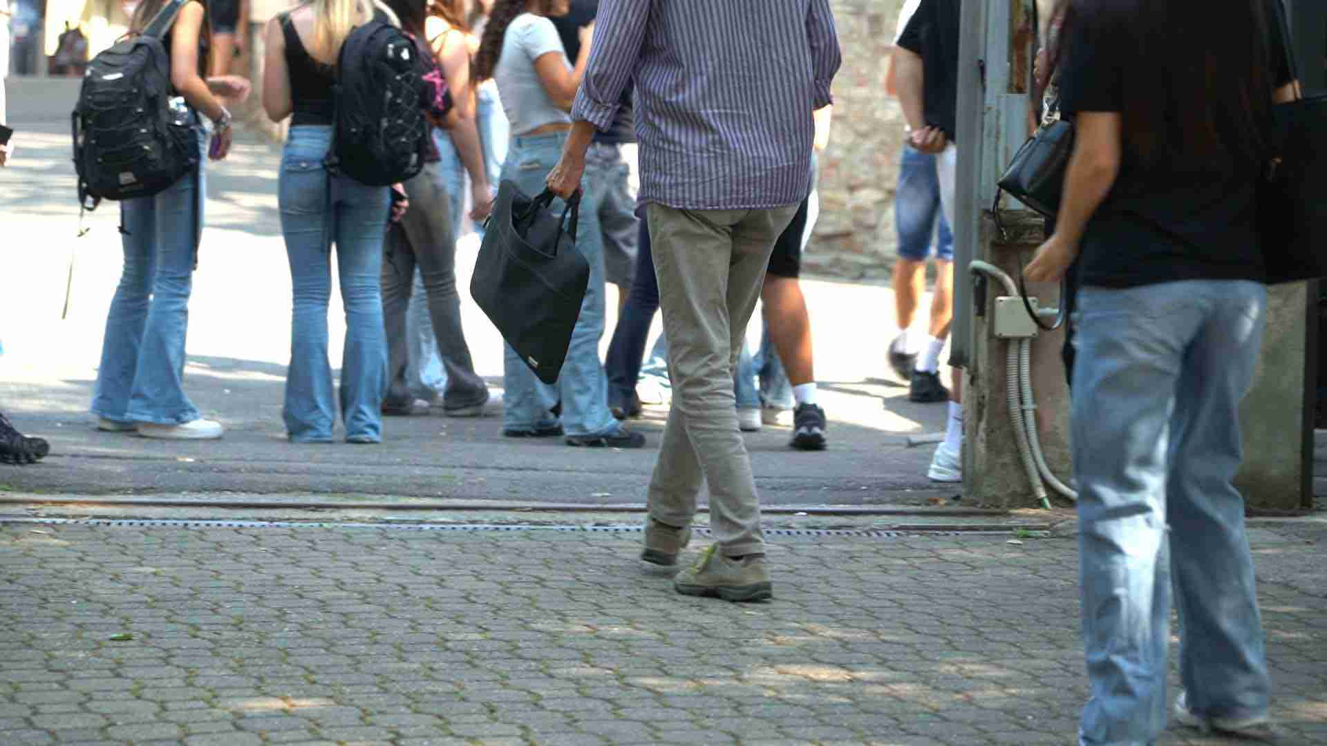 Ultimo giorno di scuola per oltre 60mila studenti pavesi: i liceali di Broni si salutano all’oratorio