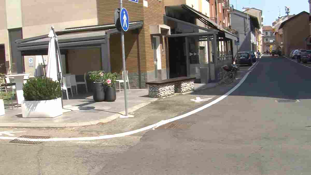 Tentato omicidio a Robbio, si è risvegliato dal coma il 43enne aggredito a colpi di machete davanti a un bar