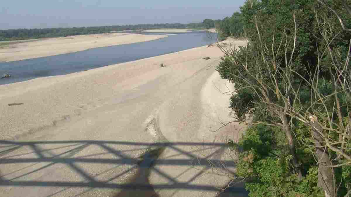 Siccità in Lomellina, manca l’acqua per irrigare i campi: l’allarme in Borsa Merci lanciato dagli agricoltori a Est Sesia