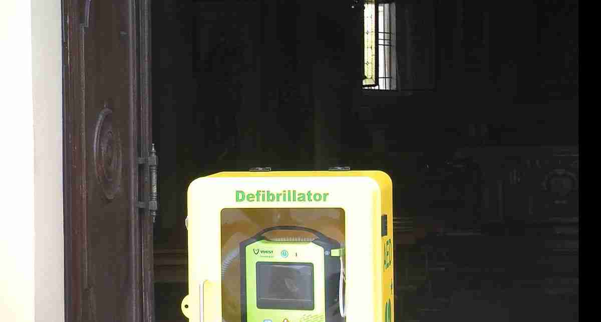Vigevano, consegnato un defibrillatore alla frazione Piccolini di Vigevano
