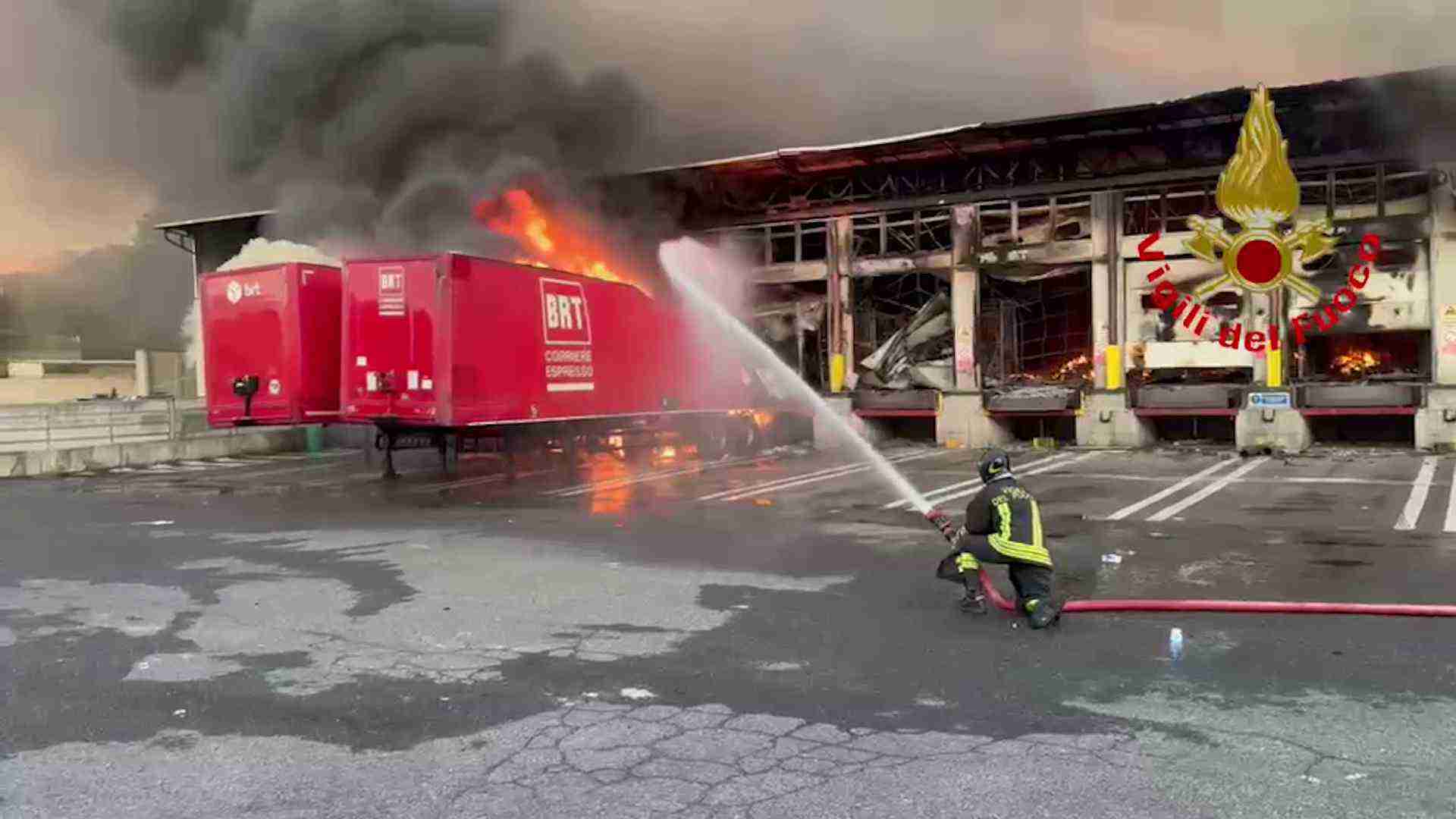 Incendio Bovisa, il giorno dopo: verifiche ambientali e reazioni