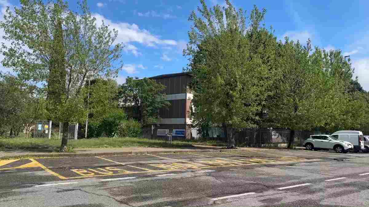 Amianto al liceo Golgi di Broni, Ats dà il via libera alla ripresa delle lezioni da settembre: le famiglie chiedono tutele per la sicurezza degli studenti