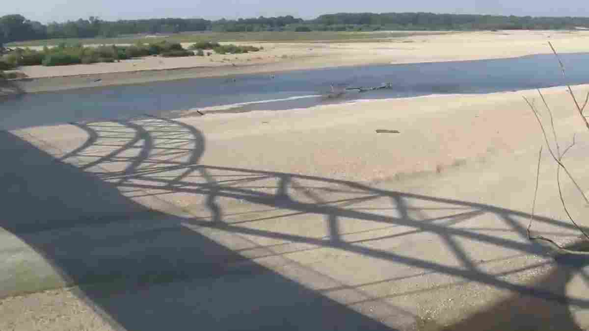 Siccità, la Regione dà il via libera agli agricoltori: potranno prelevare più acqua dai fiumi per salvare i raccolti